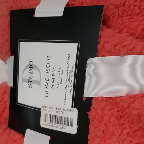 STUDIO D HOME DECOR POM POM BLANKET - Picture 2 of 6